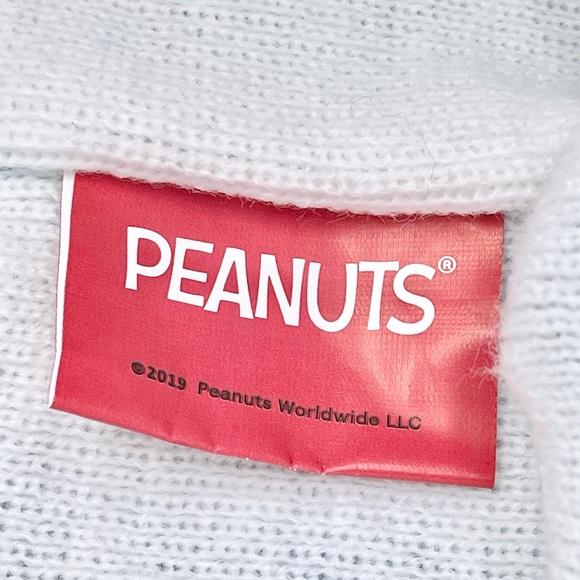 Peanuts Snoopy Charlie Brown Caroling Blue Pom Beanie Winter Hat Adult OSFM - Picture 5 of 5